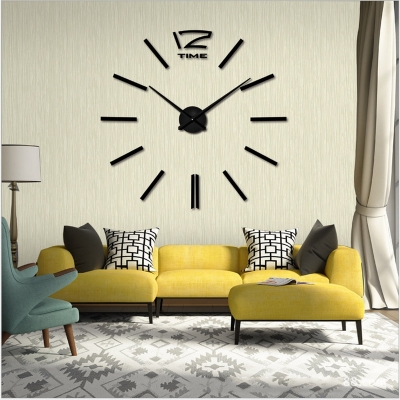 dong ho dan tuong tu lam mau den